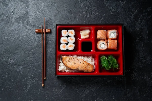 Japansk bento lunch låda med ätpinnar — Stockfoto