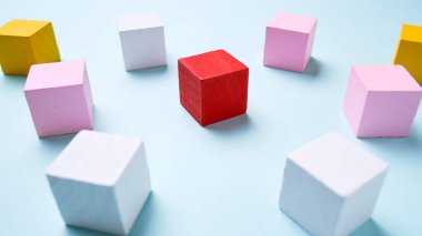 Ahşap küplerin mavi arka planı, iş konsepti