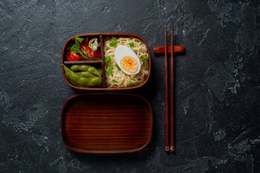 Japon öğle yemeği bento kutusu. Konsepti kaldır