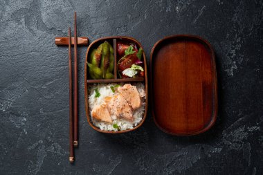 Japon öğle yemeği bento kutusu. Konsepti kaldır