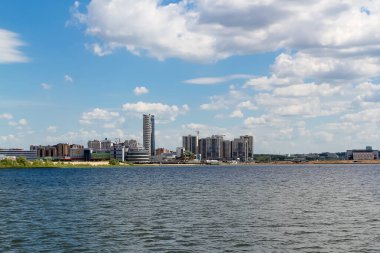 Riviera Oteli 'nin yüksek binası.