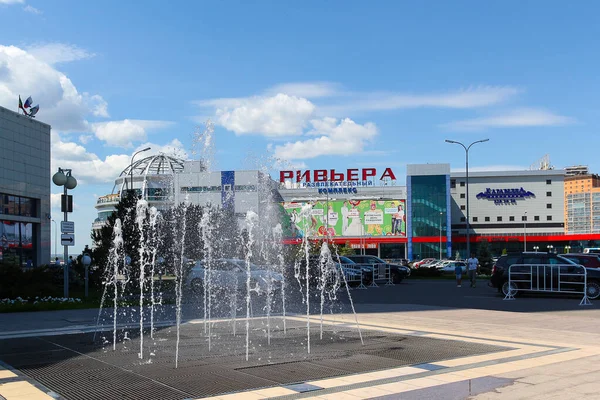 Riviera娱乐中心前的喷泉 — 图库照片