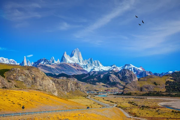 Estrada para o majestoso Monte Fitz Roy — Fotografia de Stock