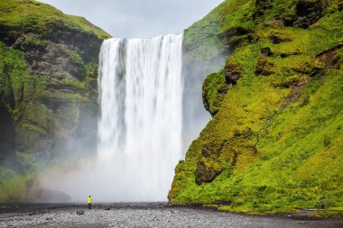Muhteşem ünlü şelale İzlanda
