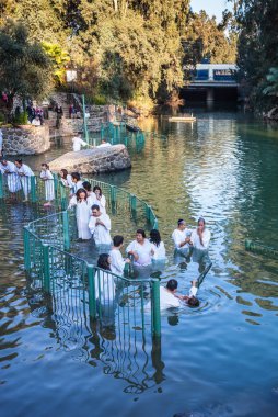 Hıristiyan hacıların Ürdün Nehri girin 