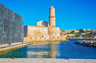 Seaport suya yansıtan fort 