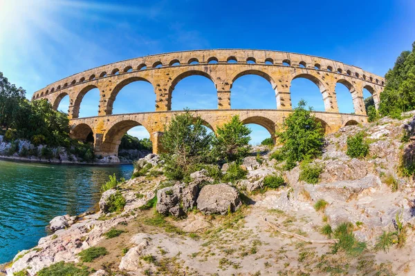 Drieledige aquaduct en natuurpark — Stockfoto