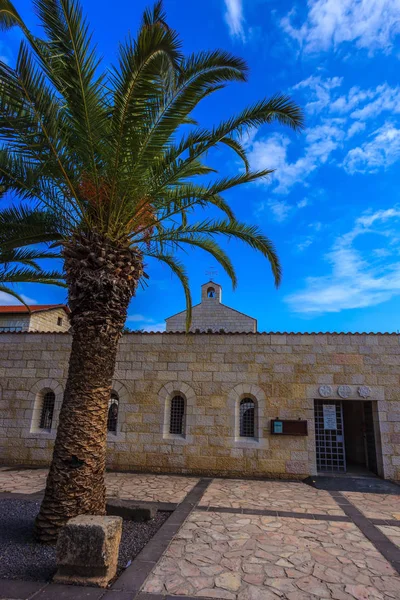 Cosy petite cour de l'église — Photo