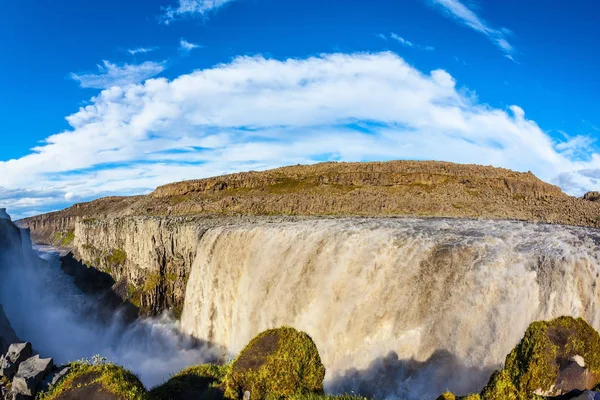 Enormi masse d'acqua che precipitano nell'abisso — Foto Stock