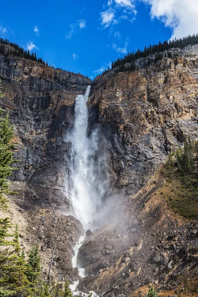 Névoa a pé de enorme cachoeira no Parque — Fotografia de Stock