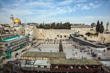 kalabalık turist Western Wall of Temple yakınındaki
