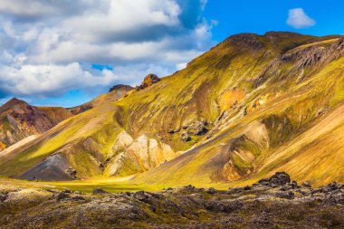 Çok renkli rhyolite dağlar