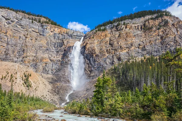 Enorme cascada en el Parque Nacional de Canadá — Foto de Stock