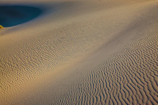 Pequenas ondulações em dunas de areia — Fotografia de Stock