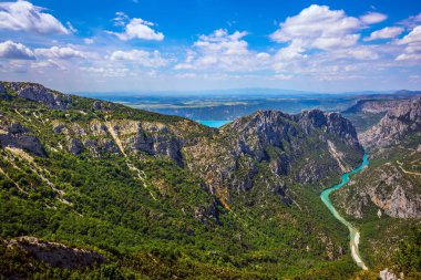 Turkuaz river gorge dibinde akan