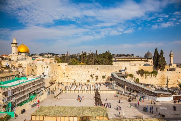 kalabalık namazı Western Wall of Temple yakınındaki