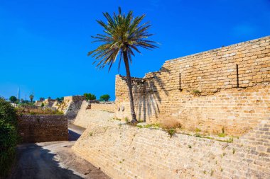 Antik Caesarea etrafında derin hendek