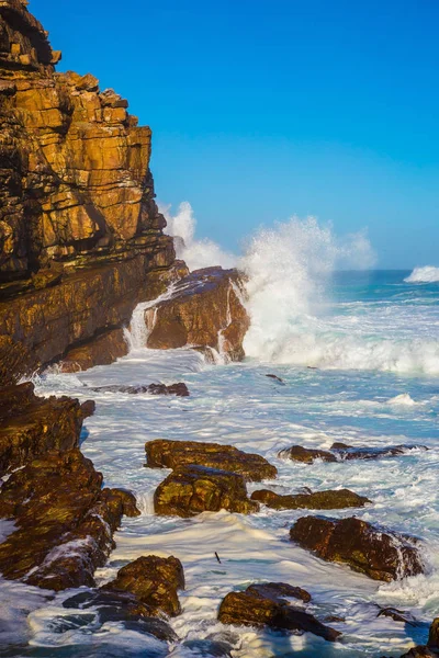 Surfe no oceano Atlântico ao nascer do sol — Fotografia de Stock