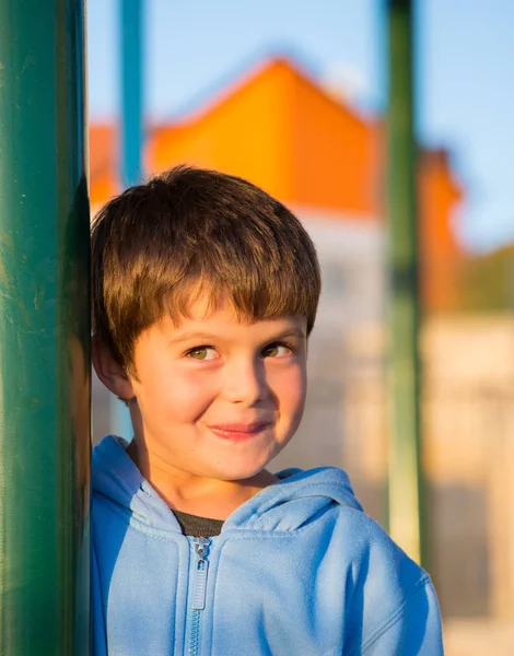 Boy laughs and hides — Stock Photo, Image