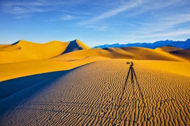 Kamera dunes üzerinde duruyor