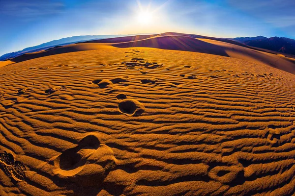 Ondes de sable sur les dunes — Photo