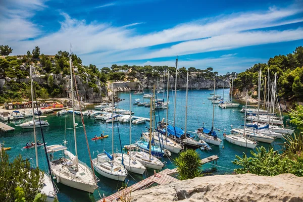 Zarif Yelkenli Yatlar