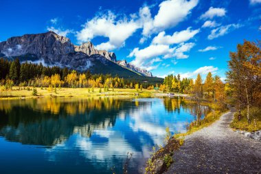 Lake Peyto Banff Ulusal Parkı'nda