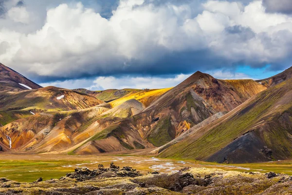 Vielfarbige Berge — Stockfoto