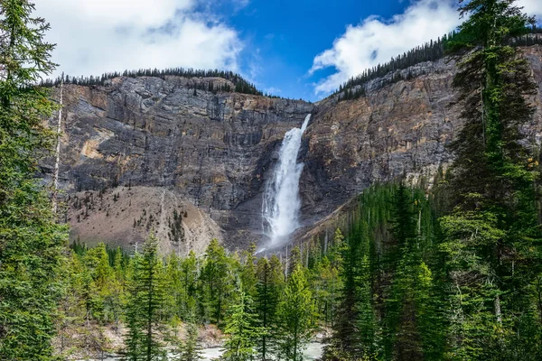 Cascade dans le parc national du Canada — Photo