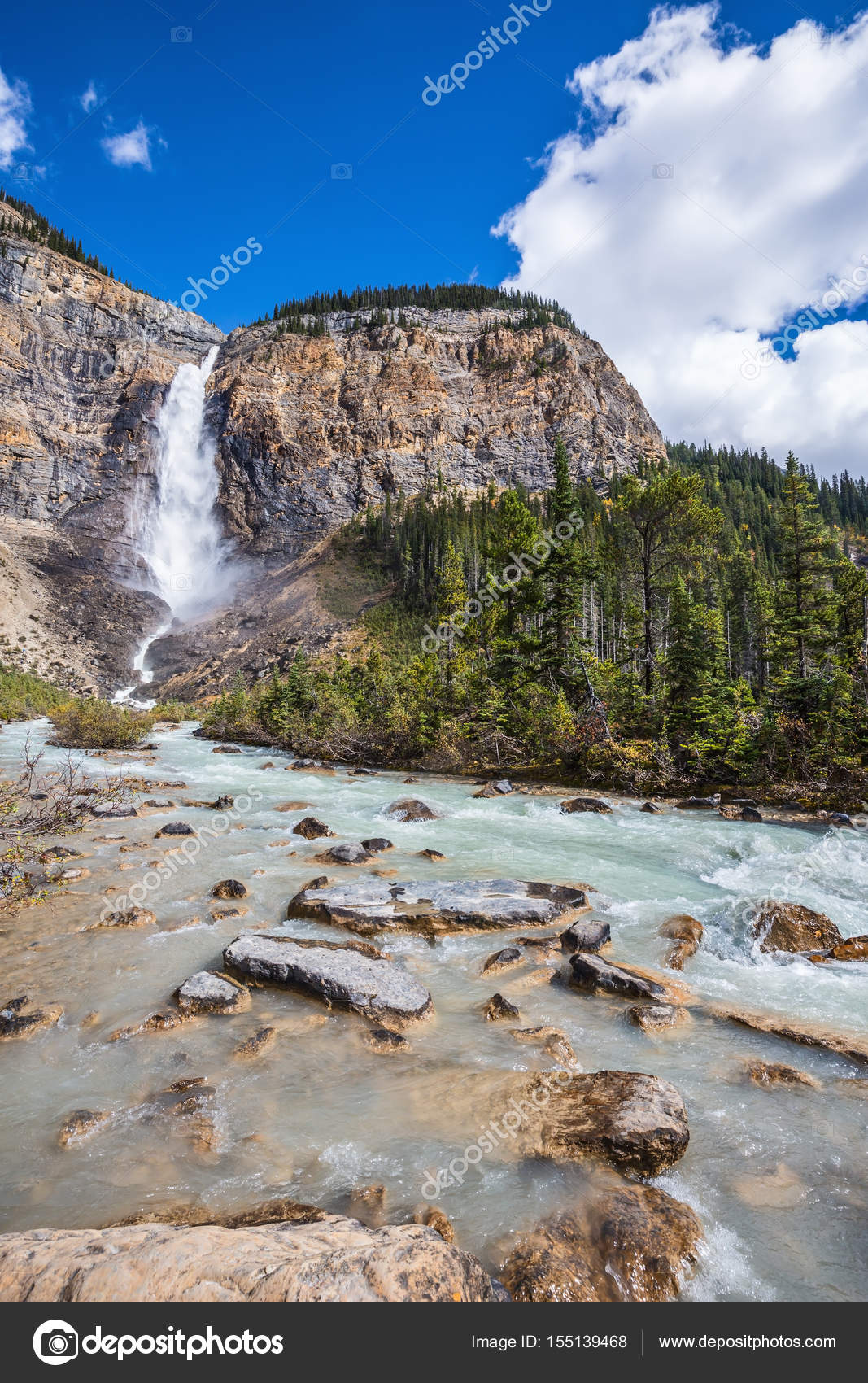 Waterfall Takakkaw Falls — Stock Photo © kavramm 155139468