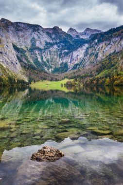 Bavyera Alpleri'nde Obersee Gölü