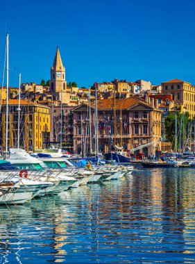 Cityscape Marsilya limanı ile