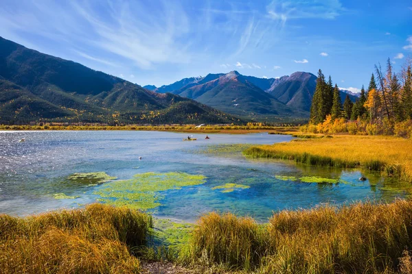 Vermilion jezero v Rocky Mountains — Stock fotografie