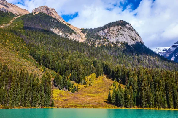 Lago Esmeralda no Parque Nacional Yoho — Fotografia de Stock