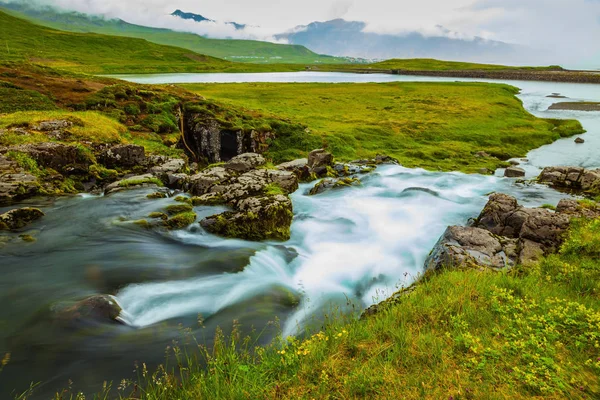 Реки воды в долине — стоковое фото