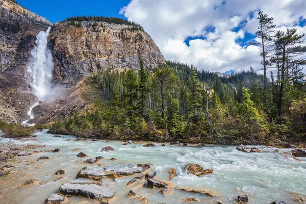 Waterfall Takakkaw Falls — Stock Photo, Image