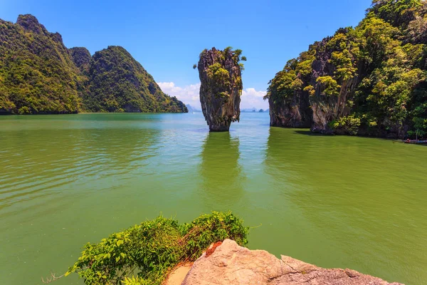 Bay in Andaman Sea and Bond Island — Stock Photo, Image