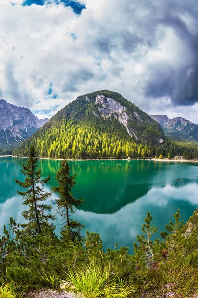 Lago Lago di Braies — Foto Stock