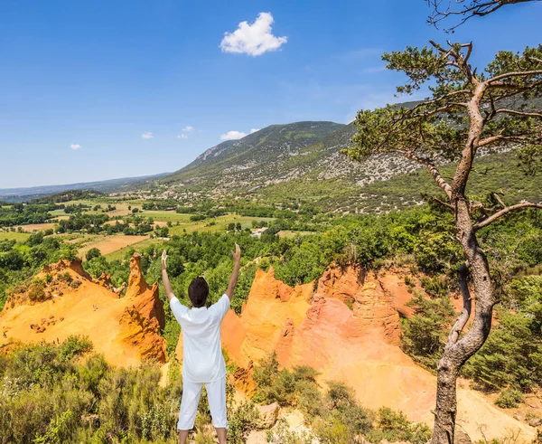 Roussillon Hills yaşlı kadın — Stok fotoğraf