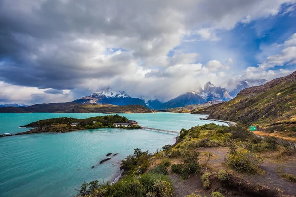 Paysage avec montagnes et lac Pehoe — Photo