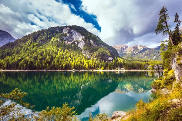 Lago Lago di Braies — Foto de Stock