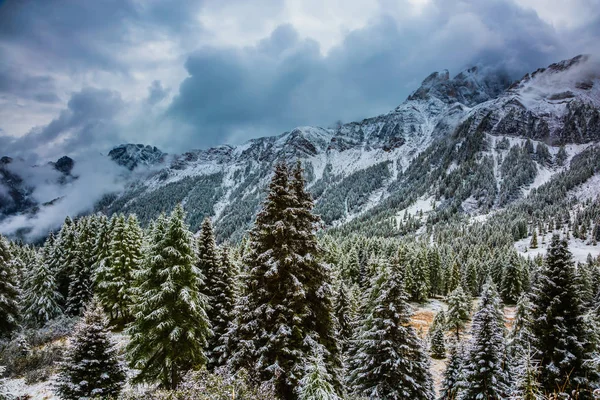 Havas Dolomitok hegyei — Stock Fotó