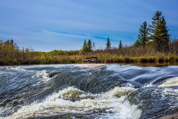 Winnipeg River w Kanada — Zdjęcie stockowe