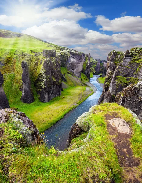 Paisagem com falésias canyon e strem — Fotografia de Stock