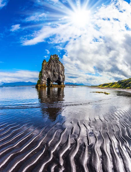 Basalto rock Hvitserkur en Islandia — Foto de Stock
