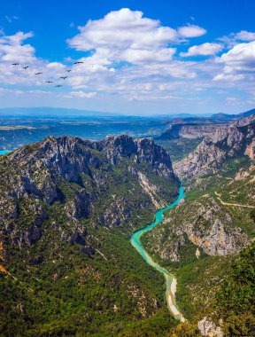  Zümrüt river gorge akıyor