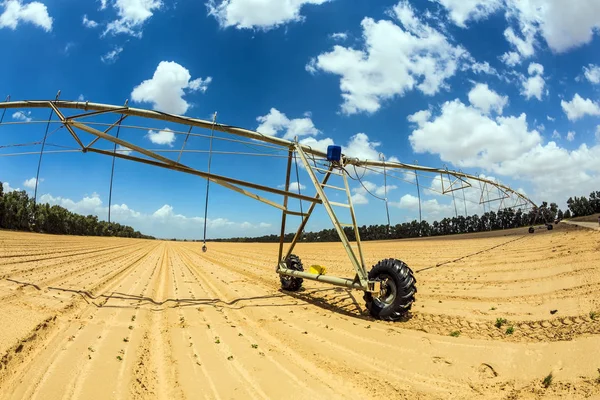 Instalação para rega automática de campos — Fotografia de Stock