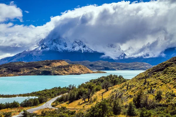 Los Cuernos covered with snow under clouds — Stock Photo, Image