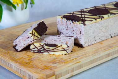 Cheesecake Oreo çerezler ile