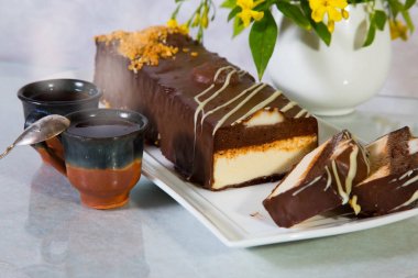 Çikolata ile lezzetli peynirli kek